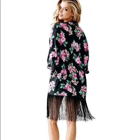 ✨HP✨FLORAL FRINGE KIMONO✨  - Picture 2 of 6